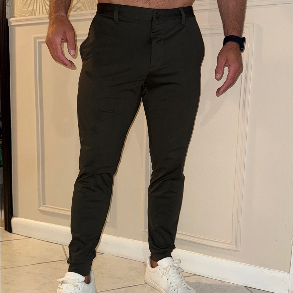 RHONE Men's Dress Pants in Dark Olive